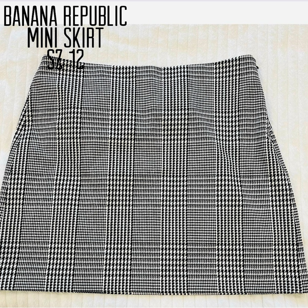 Banana Republic women black white houndstooth check mini skirt, fitted Sz 12